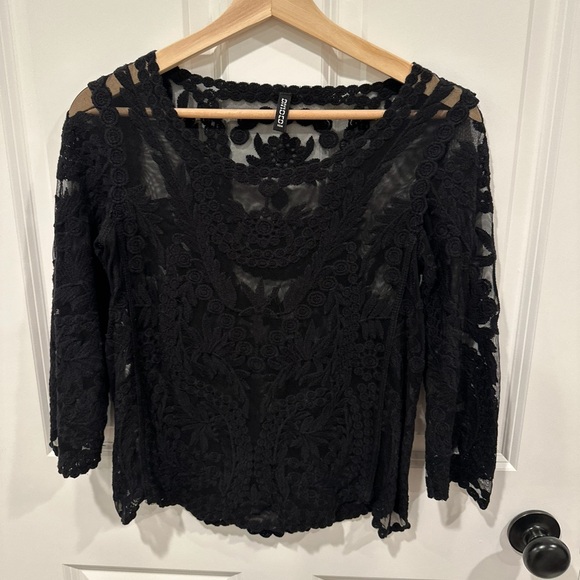 H&M Lace Solid Blouse - Picture 1 of 2